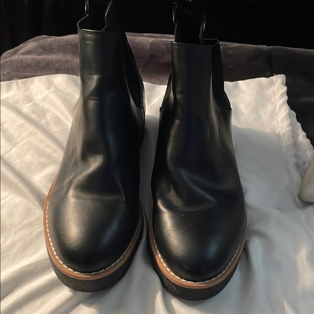 Women’s Black Leather Chelsea Boots